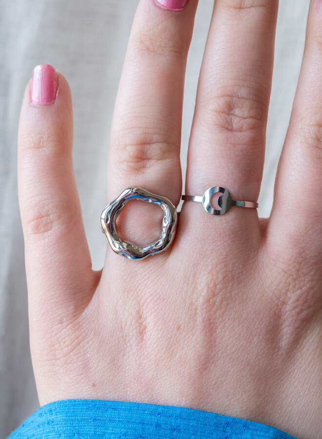 Ring subtiel met open maan