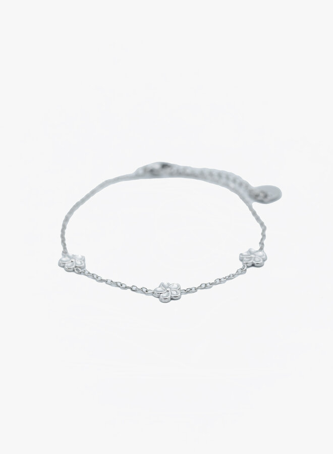 Armbandje met kleine bloemetjes