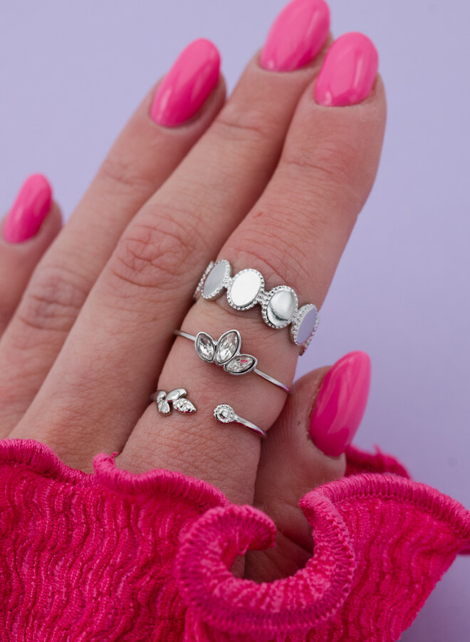 Ring met stenen bloem