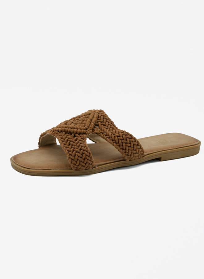 Macrame slippers camel
