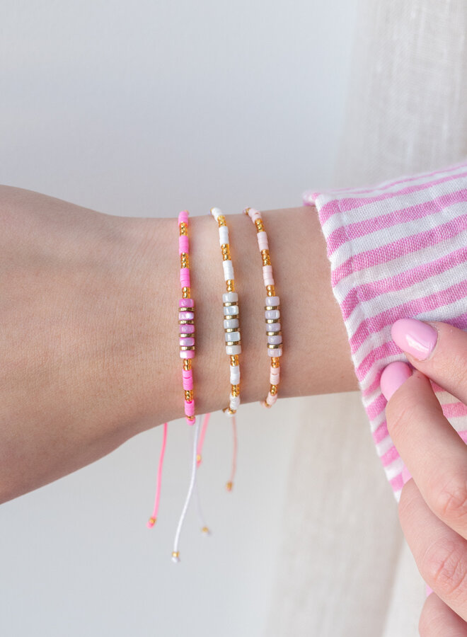 Knoop armband kraaltjes donker roze