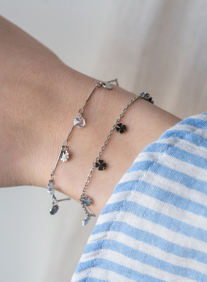 Fijne armband met klavertjes vier