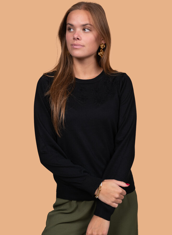 Zwarte trui met bloempjes