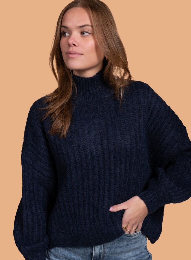 Gebreide trui met col donker blauw