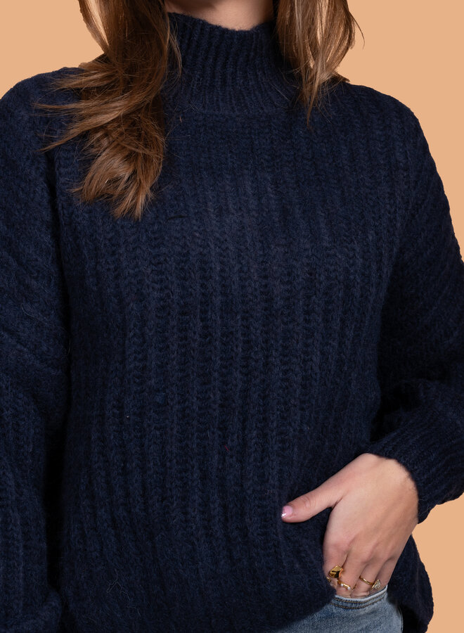 Gebreide trui met col donker blauw