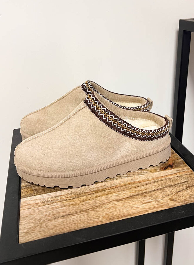 Ugg dupe instapper beige geborduurd