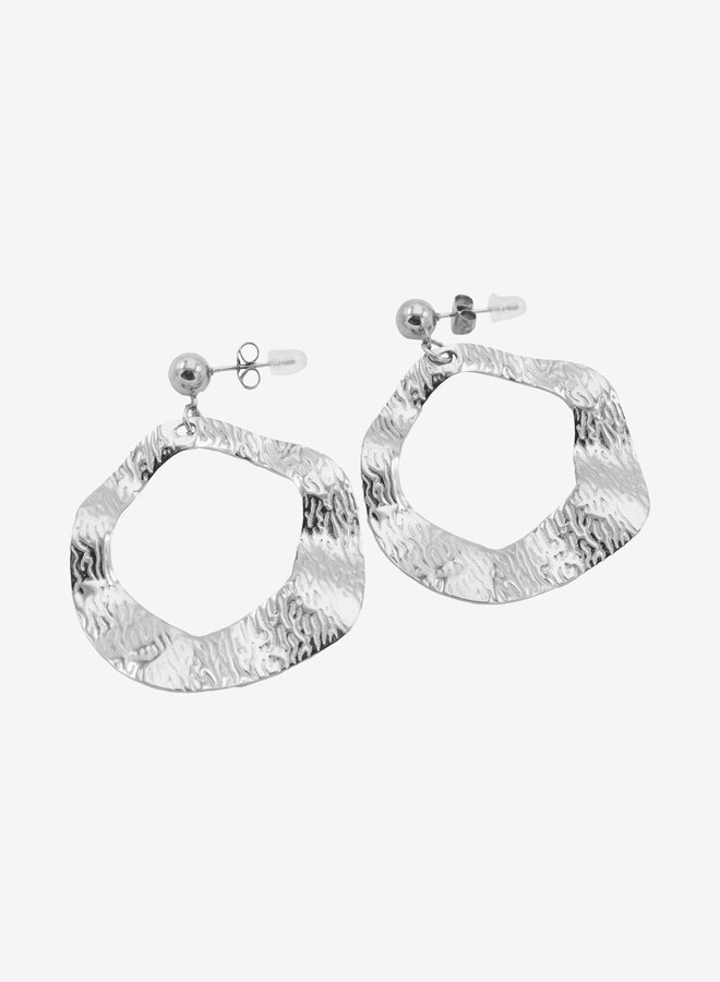 Statement oorbellen ruwe ring