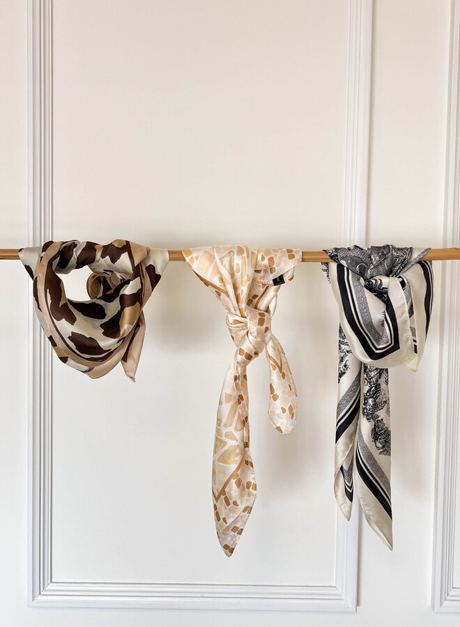 Sjaaltje met beige print