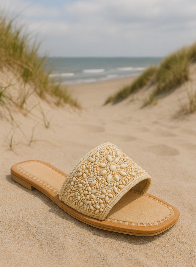 Zomer slippers met steentjes beige