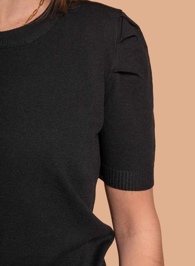 Top met kleine pofmouw zwart