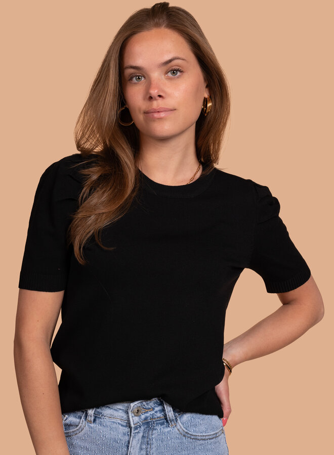 Top met kleine pofmouw zwart