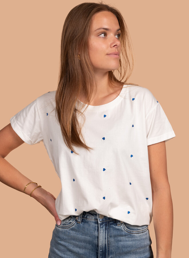 T-shirt met blauwe hartjes