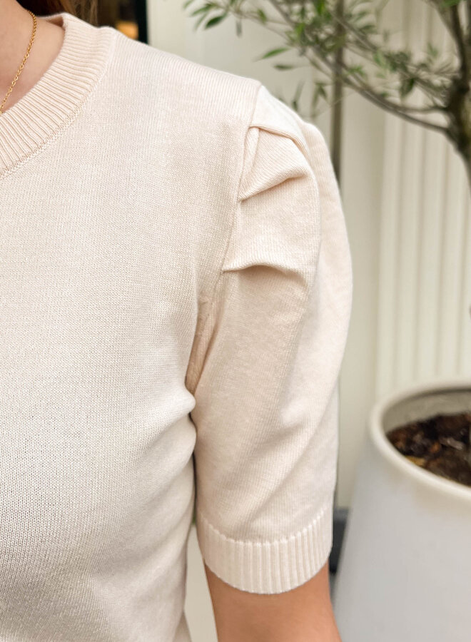 Top met kleine pofmouw beige