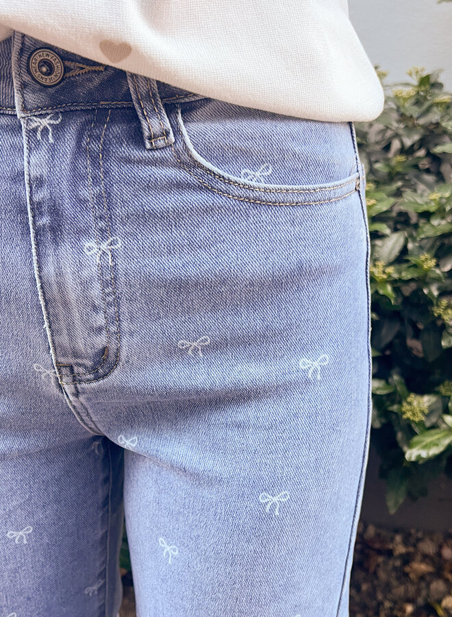 Jeans met strikjes