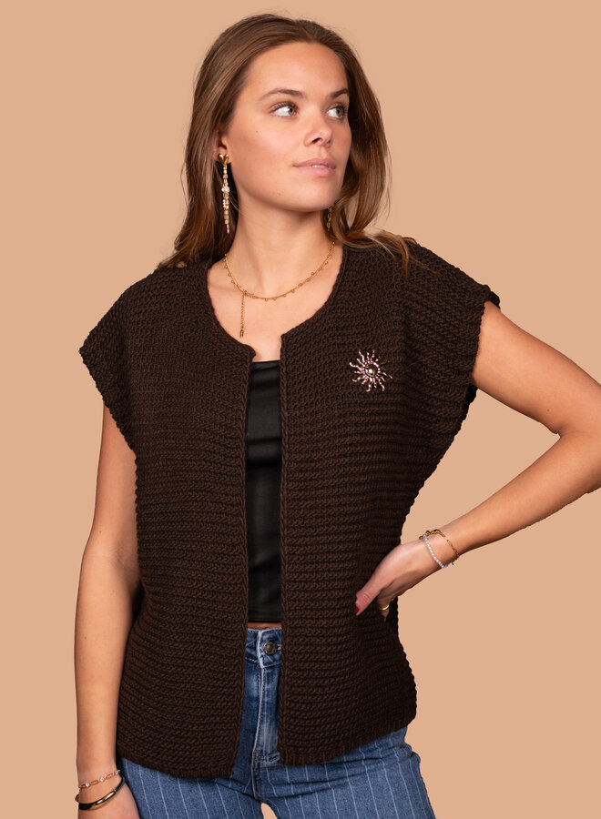 Gilet met broche bruin