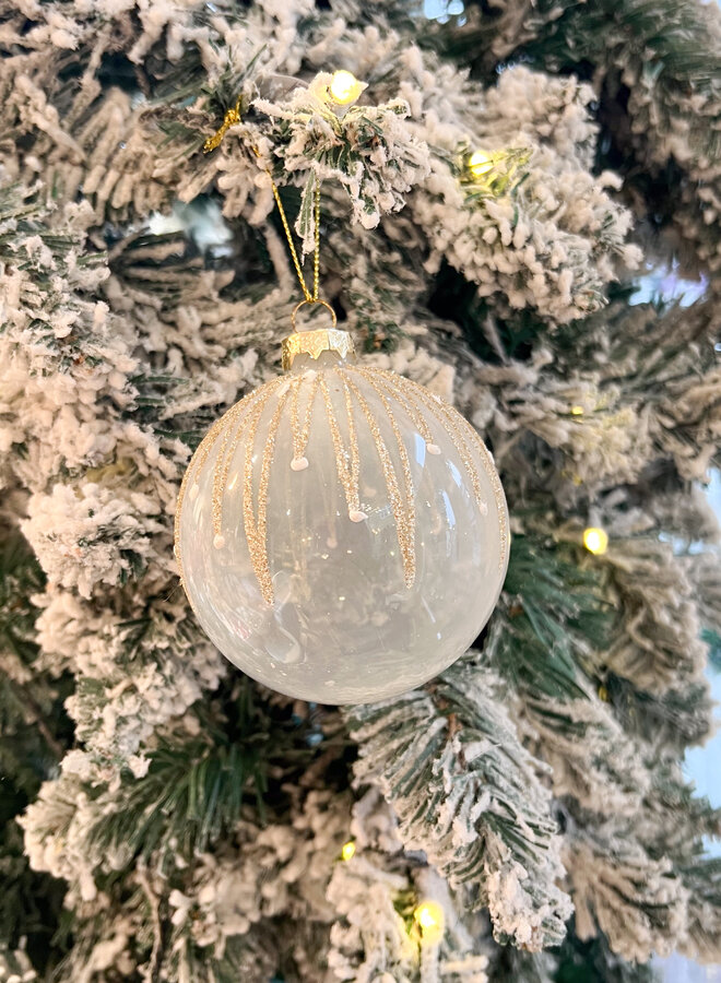 Kerstbal white with a touch of gold