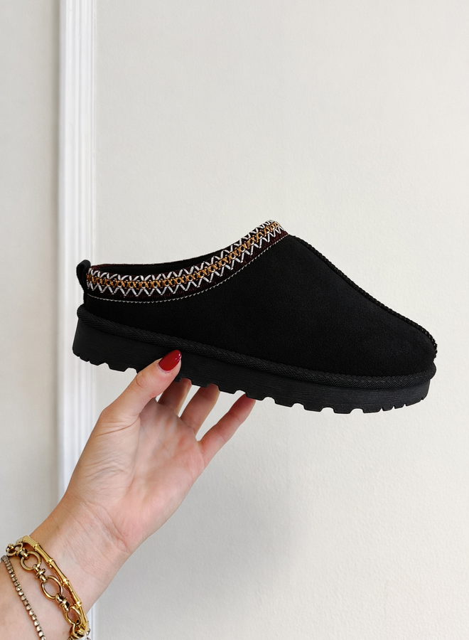 Ugg dupe instapper zwart geborduurd
