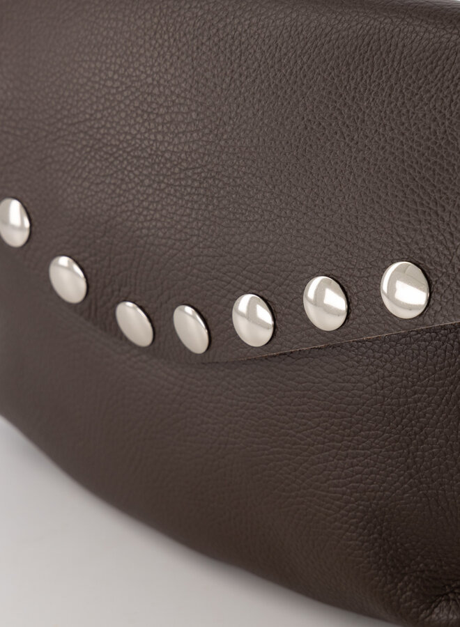 Leren tas met studs Juli donkerbruin