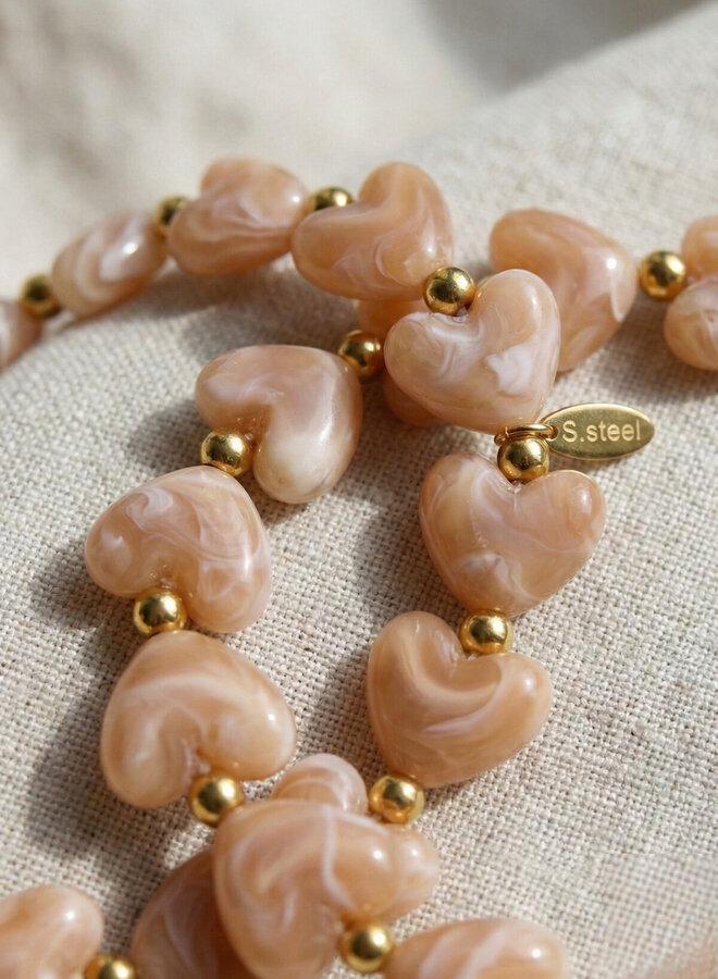 Armband elastiek hartjes kralen bruin