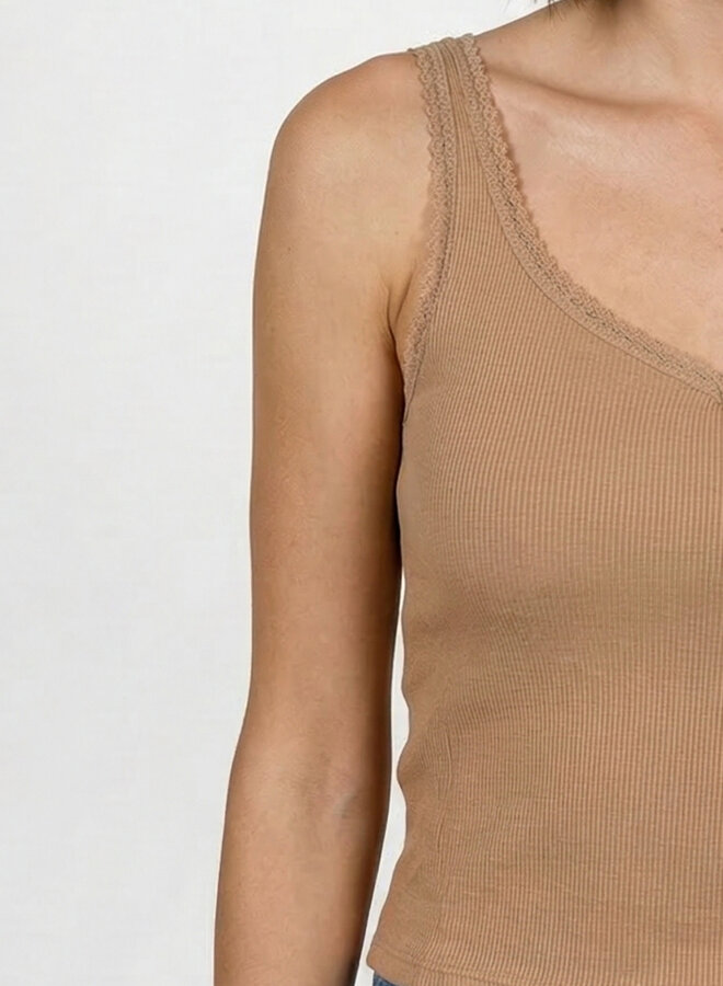 Top met voorgevormde cups camel