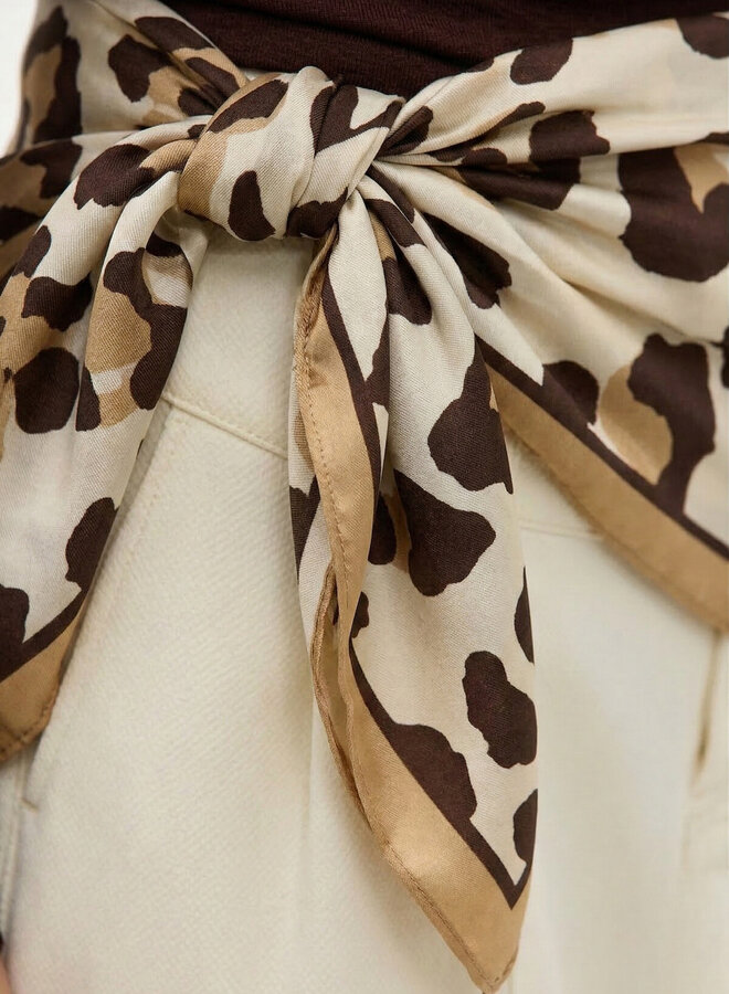 Sjaaltje satijn leopard beige
