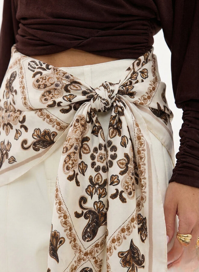 Sjaaltje satijn paisley  print bruin