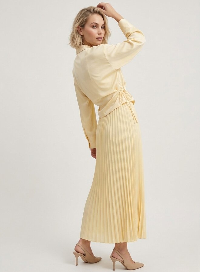 Plissé rok satin look botergeel