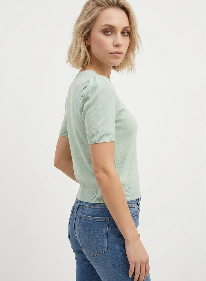 Top met kleine pofmouw groen