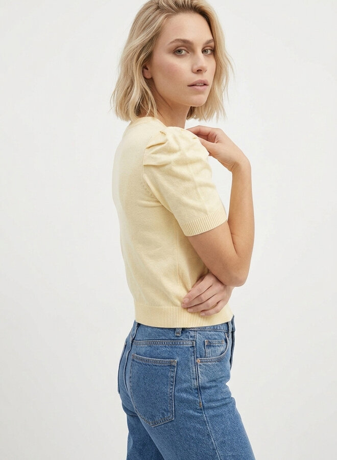 Top met kleine pofmouw geel