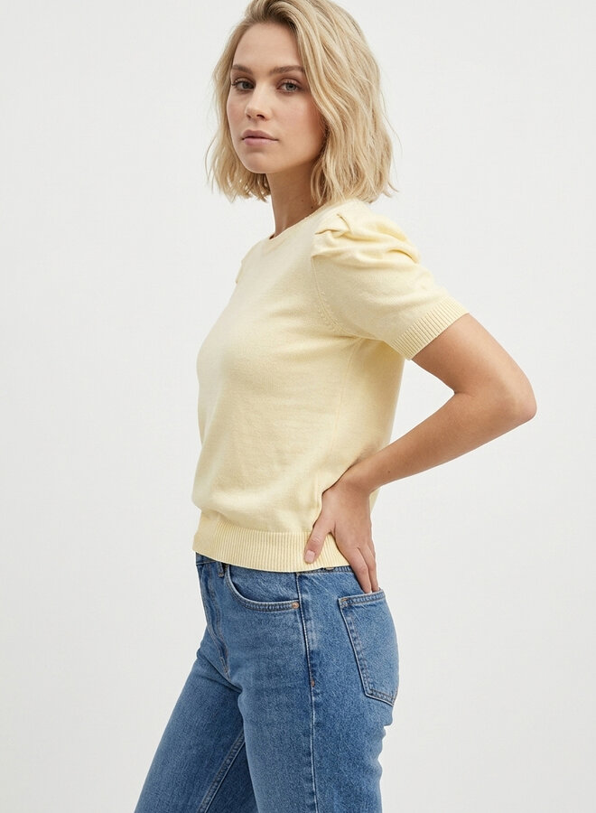 Top met kleine pofmouw geel