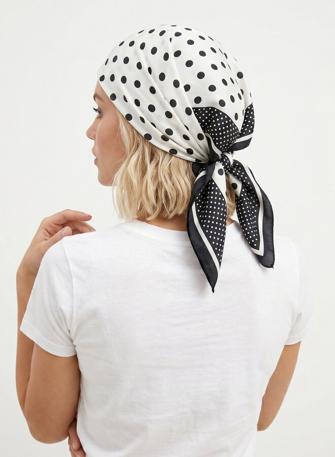 Sjaaltje satijn zwarte polka dots