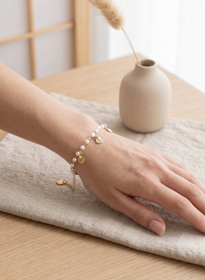 Armband parels met schelpen goud