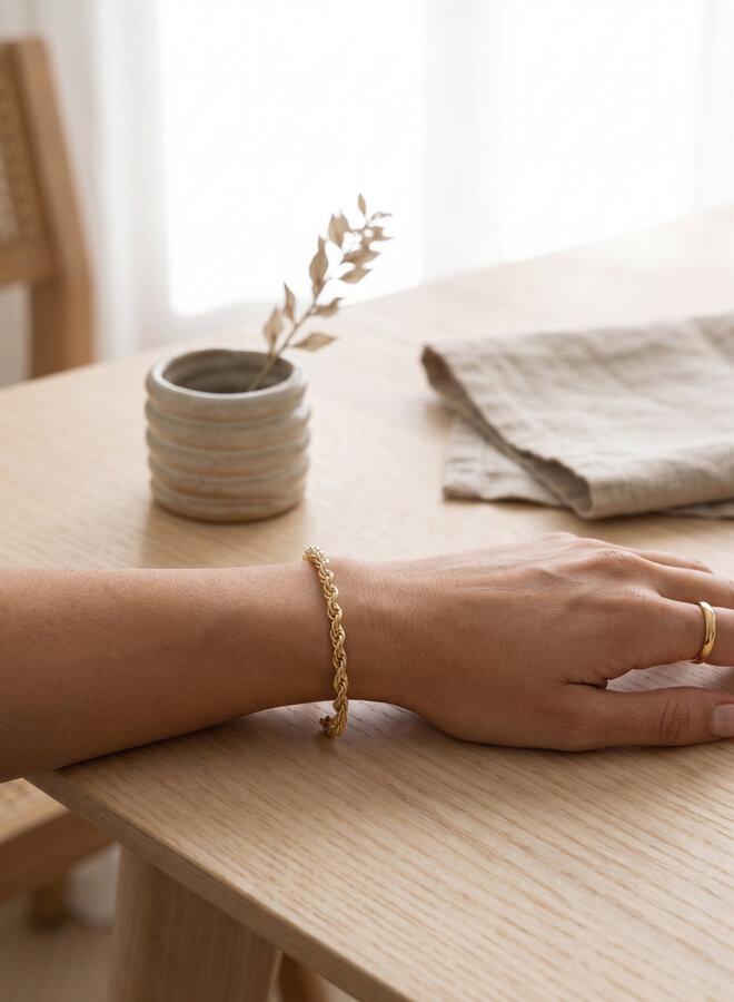 Bangle armband gedraaid