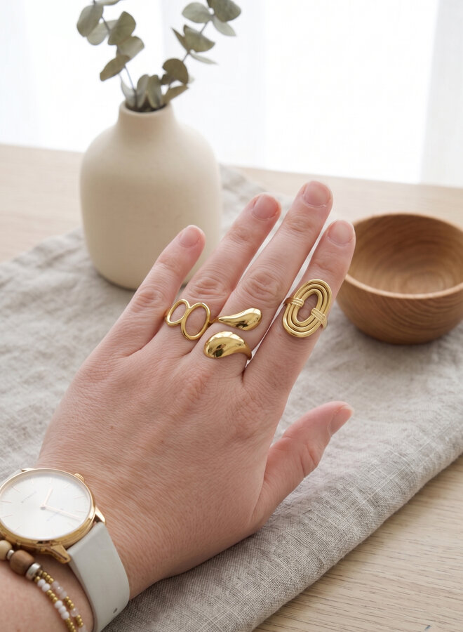 Statement ring bold ends