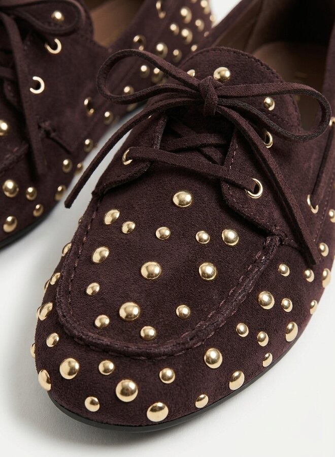 Suède loafers met studs chocolade