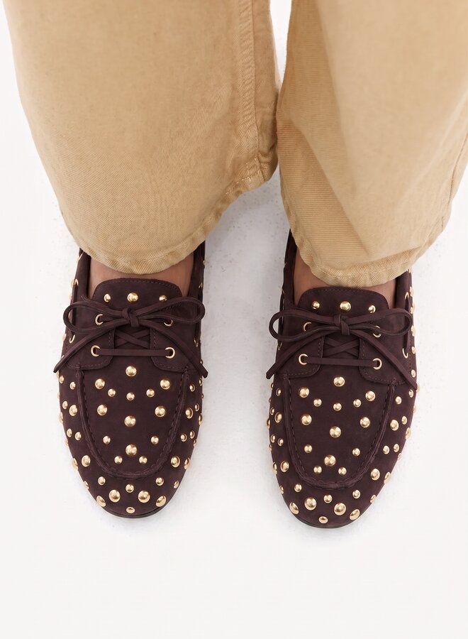 Suède loafers met studs chocolade