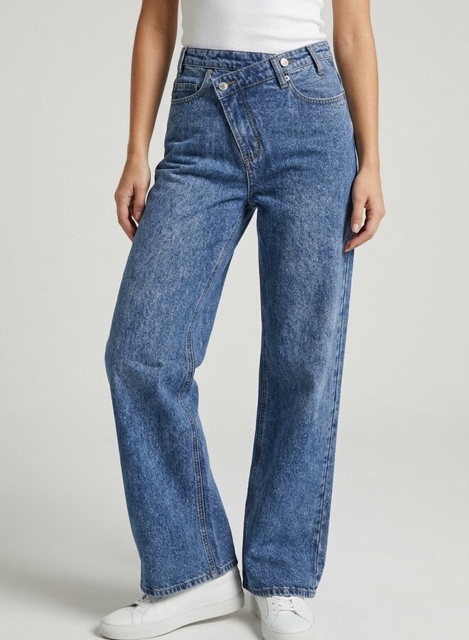 Straight leg crossover jeans blauw