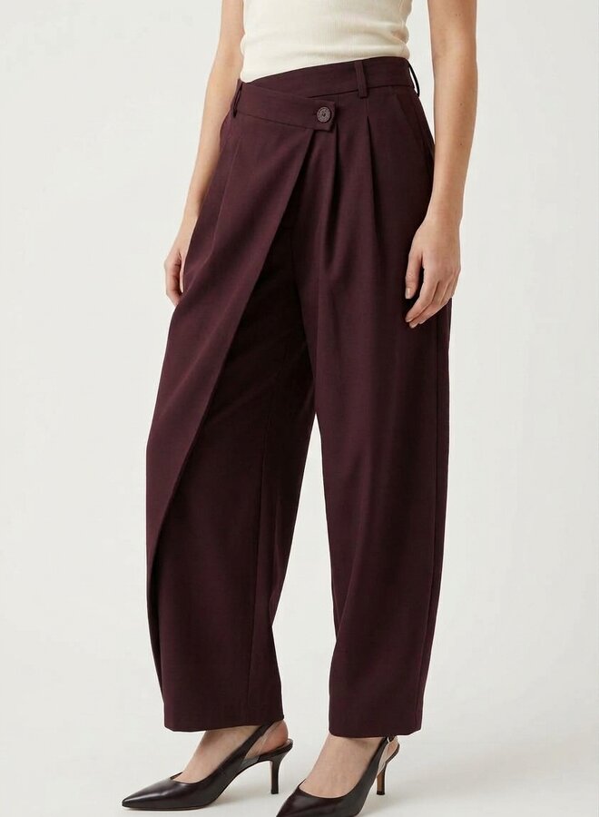 Broek met plooi bordeaux rood