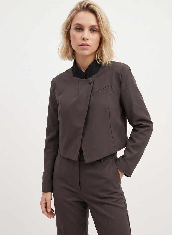 Korte schuine blazer chocolade bruin