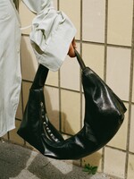 nona Slouchy Shoulder bag - Glossy black