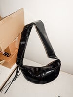 nona Banana bag XS - Crushed Patent Black