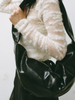 nona Banana bag XL - Crushed patent black