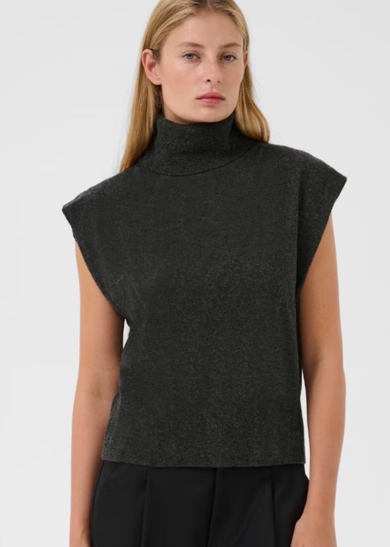 Gestuz GZmanzi waistcoat - Deep Graphite