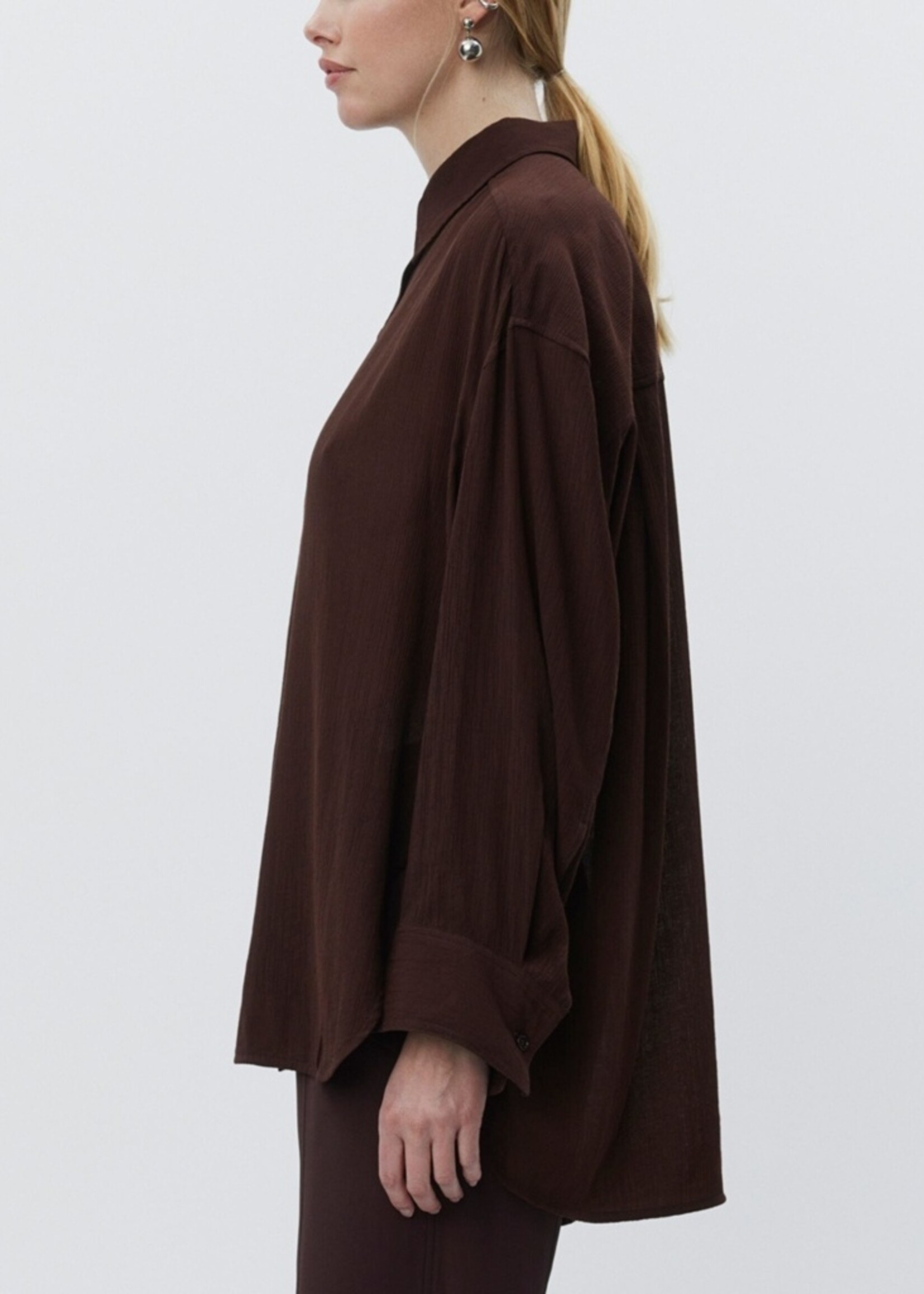 Day Weiss - Light wrinkled Structure - Chocolate Plum