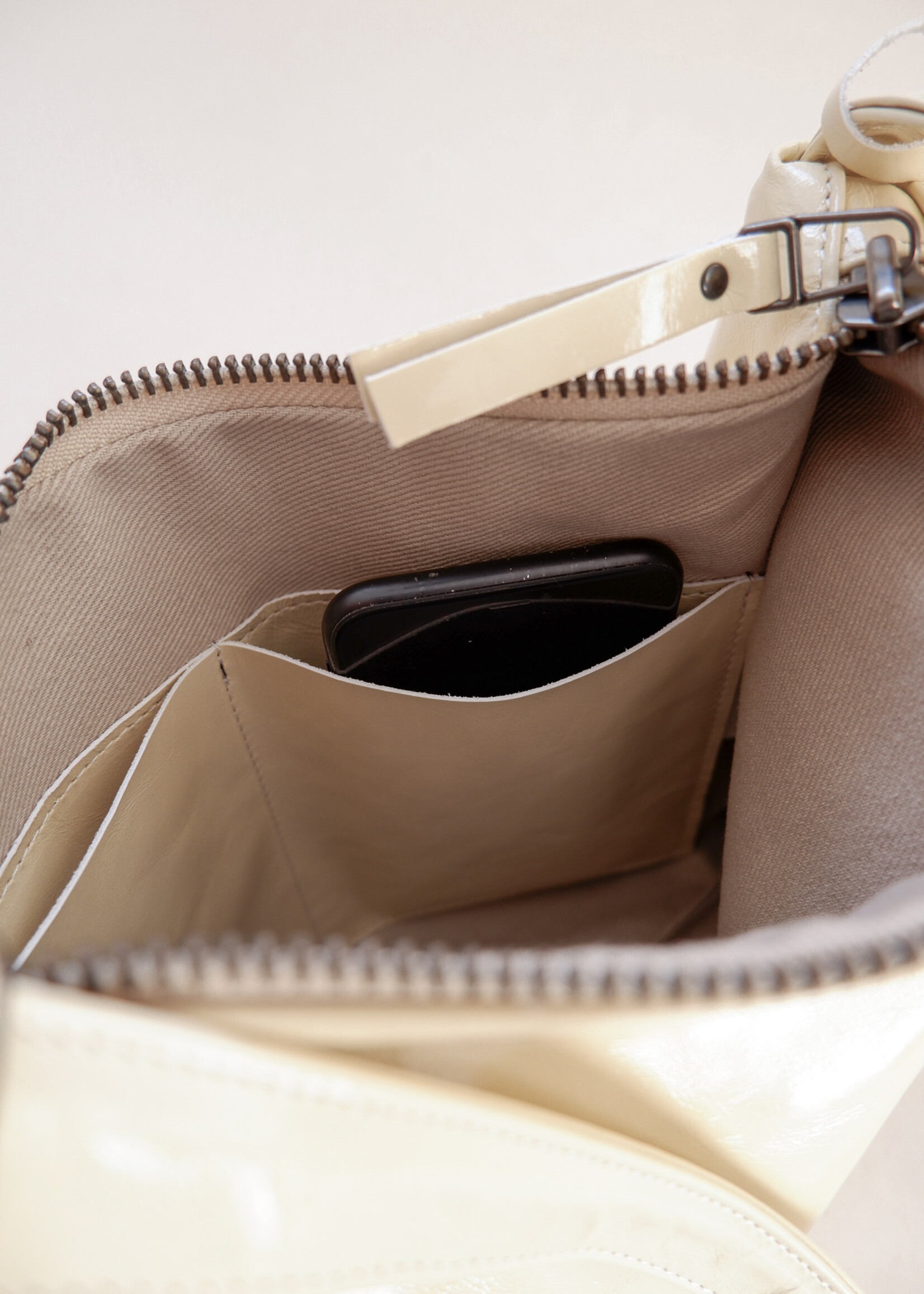 nona Zip Pocket Bag - Crushed Patent Cream