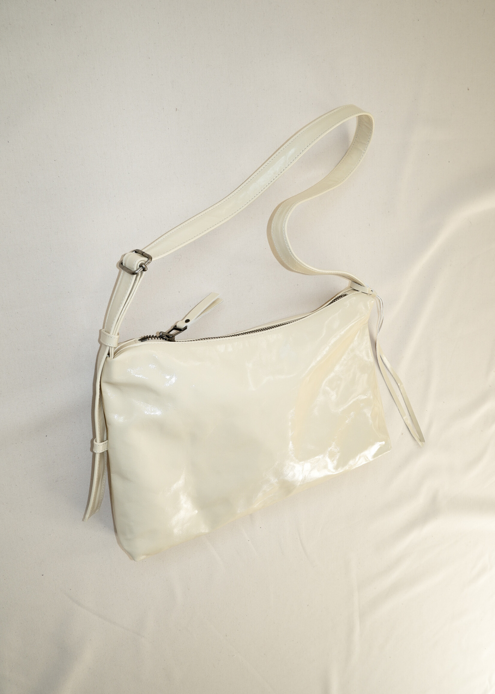 nona Zip Pocket Bag - Crushed Patent Cream