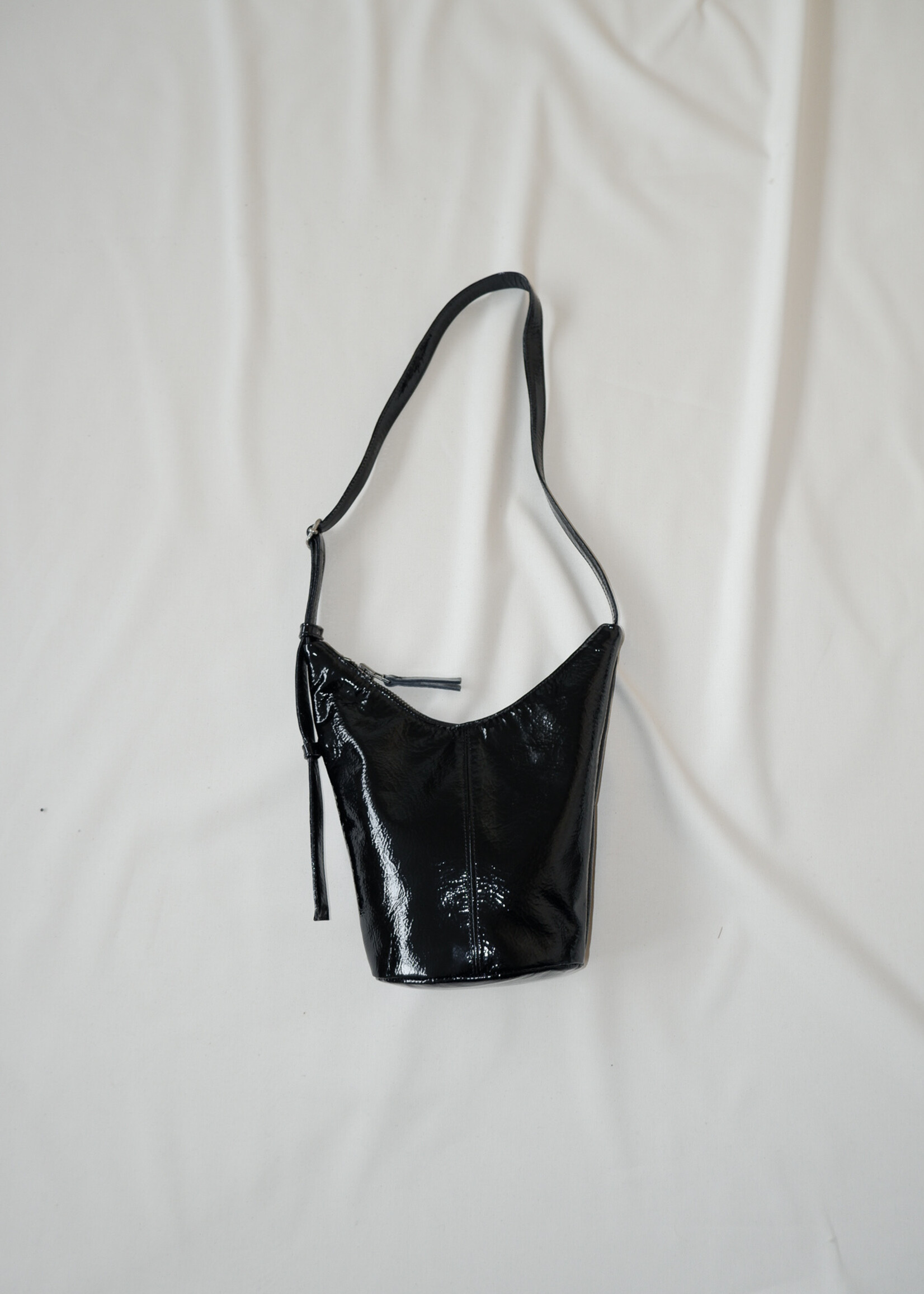 nona Bucket Bag - Crushed Patent Black