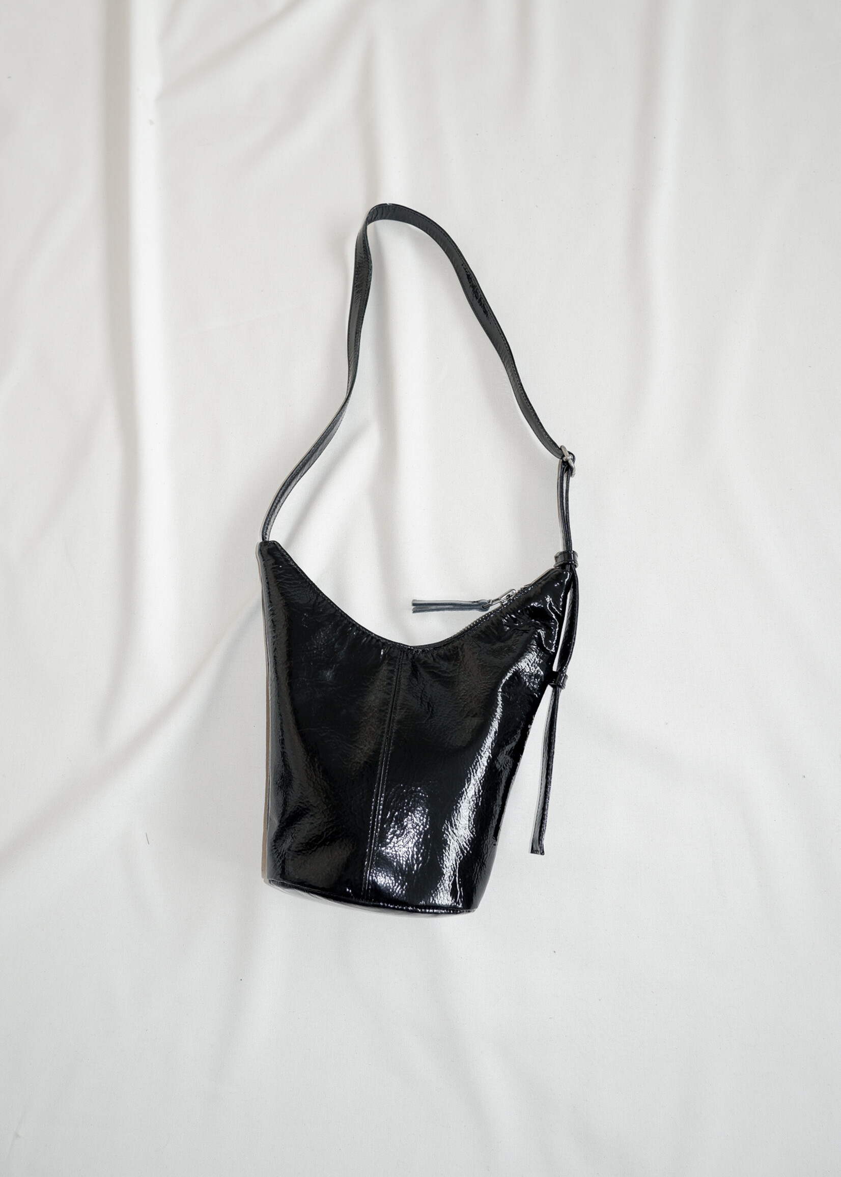 nona Bucket Bag - Crushed Patent Black