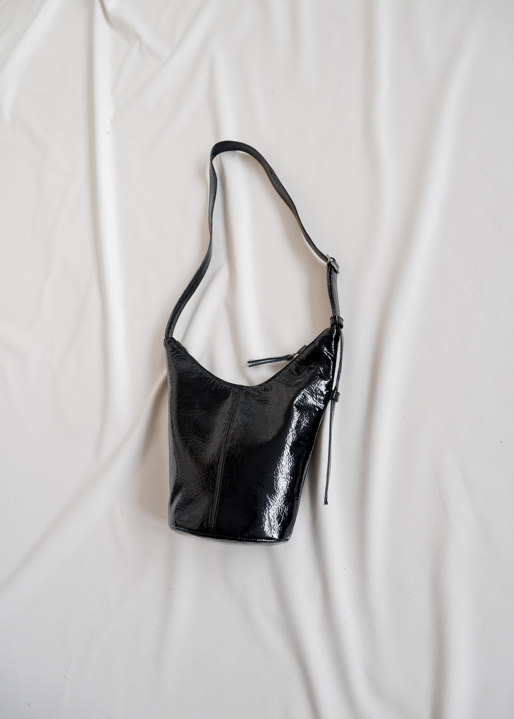 nona Bucket Bag - Crushed Patent Black