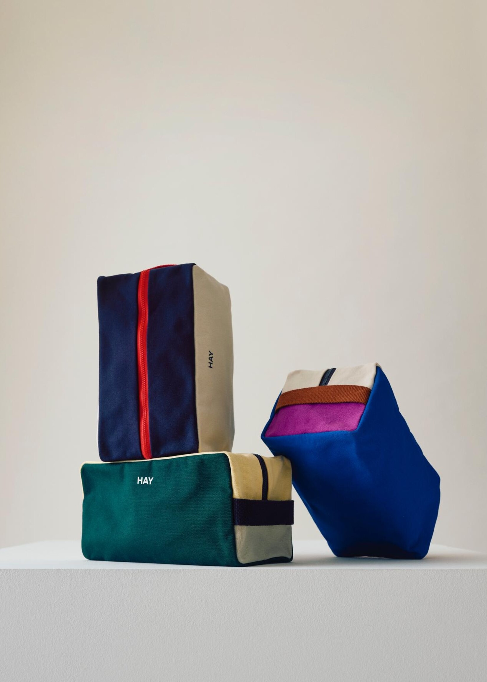 Hay Multi wash bag - Medium - Electric blue multi